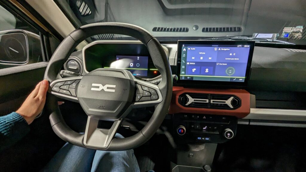 Behind the wheel of the Dacia Spring 2024 // Source: Raphaelle Baut for Numerama