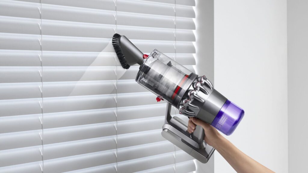 Le V11 Fluffy se transofrme facilement en aspirateur à main // Source : Dyson