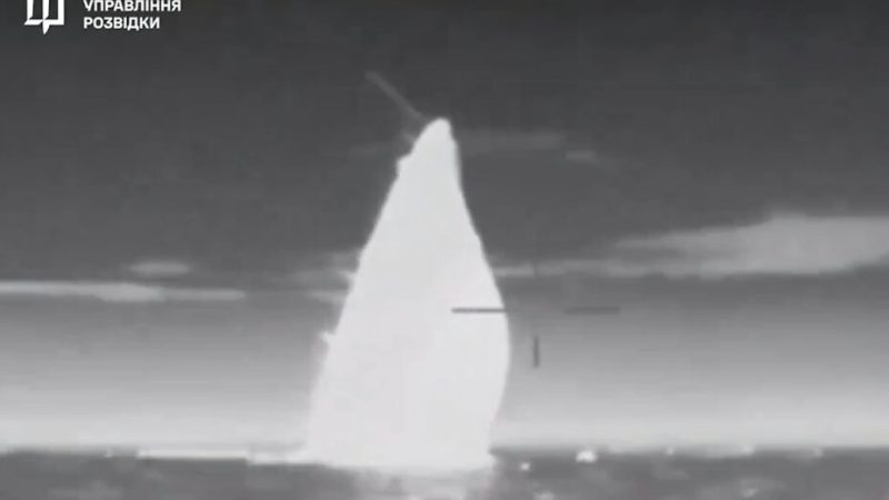 L’Ukraine publie une vidéo de l’attaque de drones navals kamikazes contre un navire russe