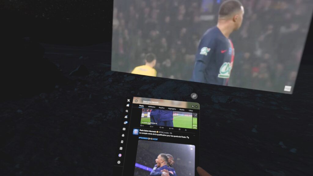 Grâce au Vision Pro, on peut créer une tablette virtuelle, au milieu du reste de l'environnement virtuel.