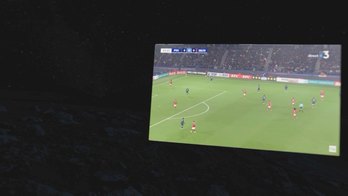 PSG-Brest sur la Lune, avec l'Apple Vision Pro. // Source : Numerama