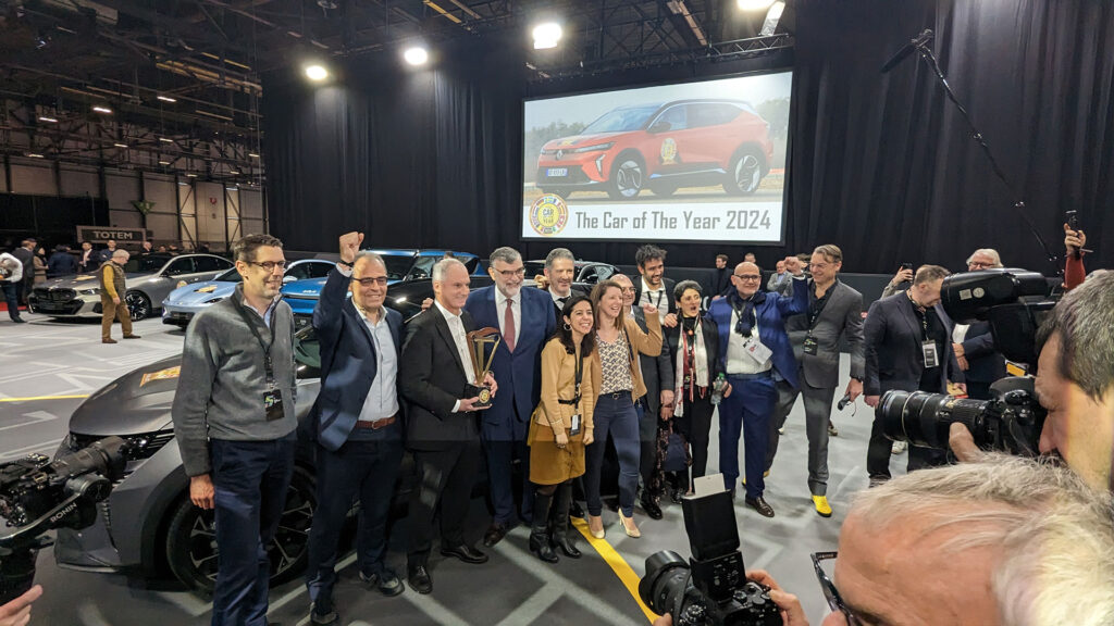 Fierté des équipes Renault du prix de voiture de l'année  // Source : Raphaelle Baut