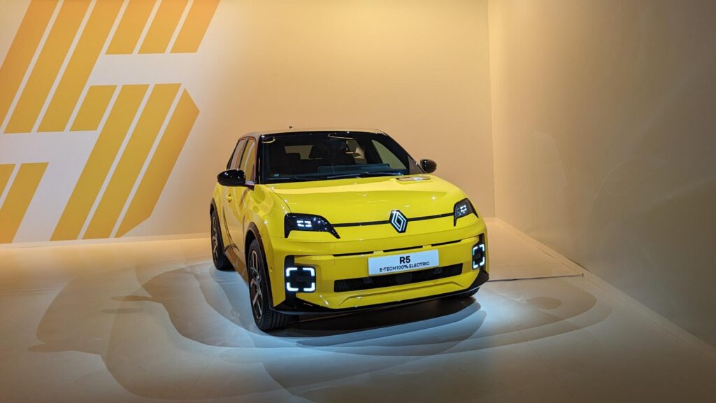 Renault 5 in Pop Yellow color // Source: Raphaelle Baut