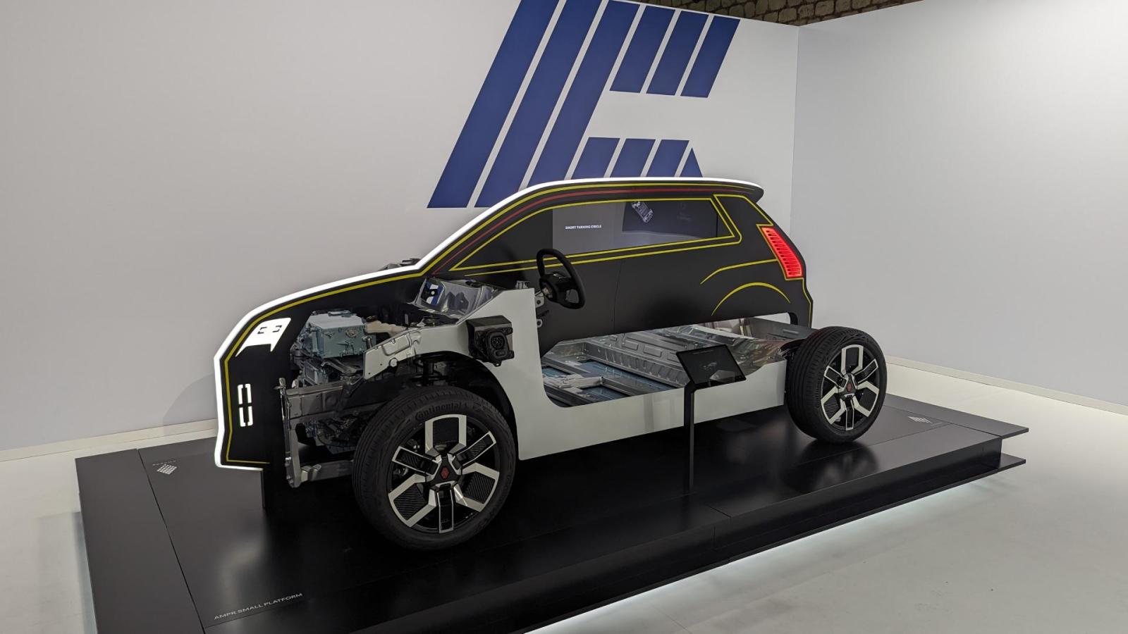 Renault 5 : le succès commercial retarde l’arrivée des batteries moins chères