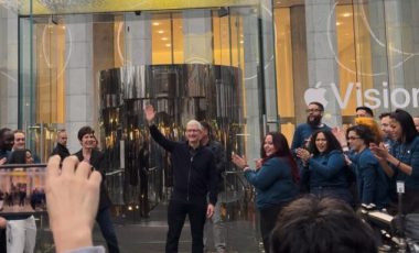 Tim Cook lors du lancement du Apple Vision Pro. // Source : Numerama