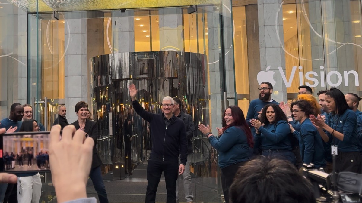 Tim Cook lors du lancement du Apple Vision Pro. // Source : Numerama