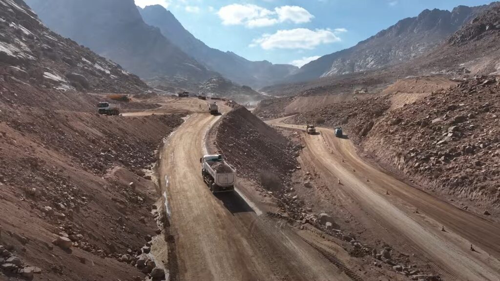 L'excavation de la montagne est en cours // Source : Trojena / YouTube