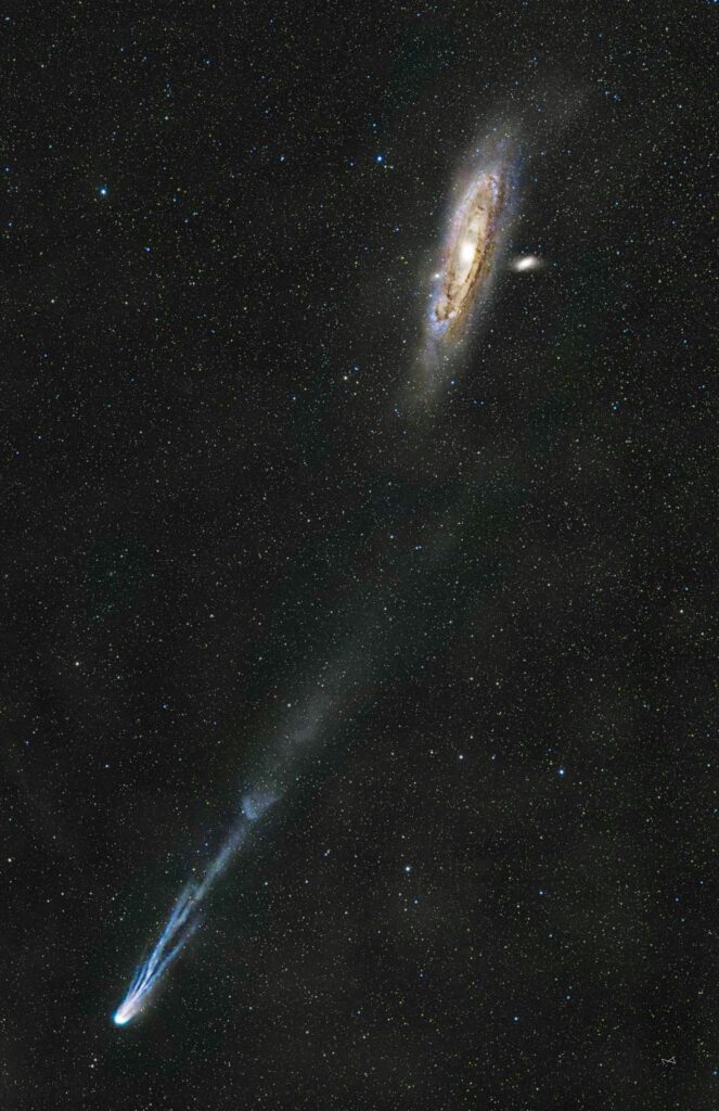 La comète semble « fuir » la galaxie d'Andromède. // Source : Via X @parcastroprades / Lexuan Zhang