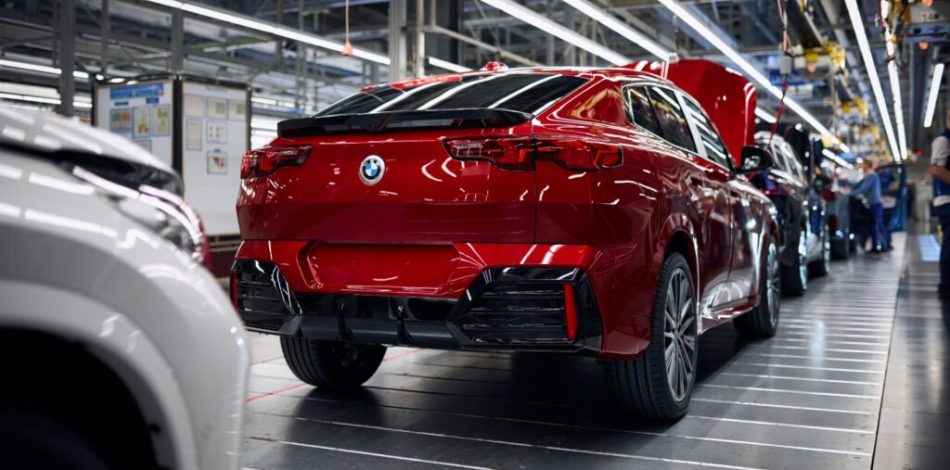Usine allemande pour la BMW ix // Source : BMW