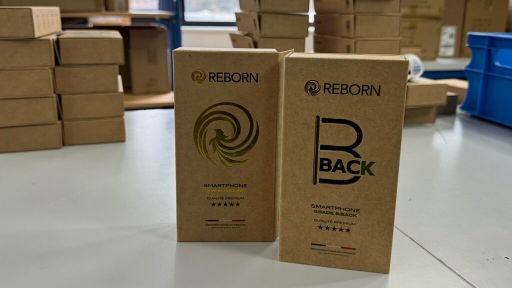 Les boîtes de Reborn ne sont pas aussi belles que celles d'Apple, mais elles sont universelles à tous les produits, ce qui simplifie la logistique. // Source : Numerama