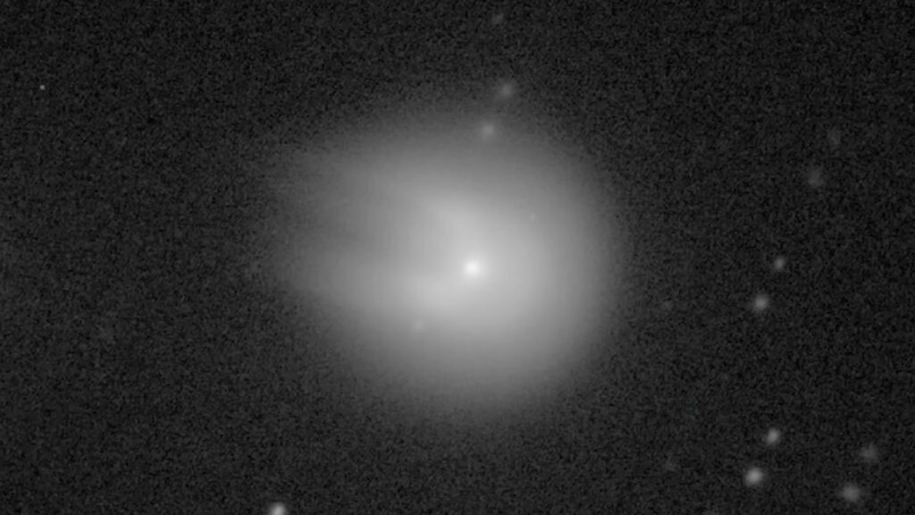 L'apparence de la comète du diable après son explosion. // Source : Capture YouTube New York Post