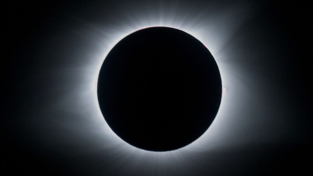 Une éclipse totale de Soleil. // Source : Canva