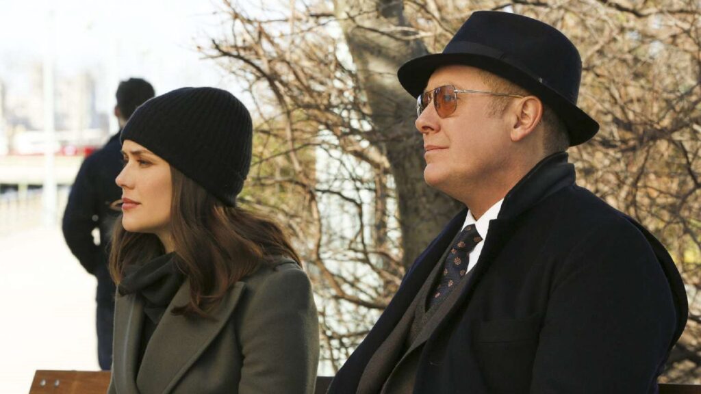 Le fameux homme au chapeau, en compagnie de sa (peut-être) fille // Source : NBC