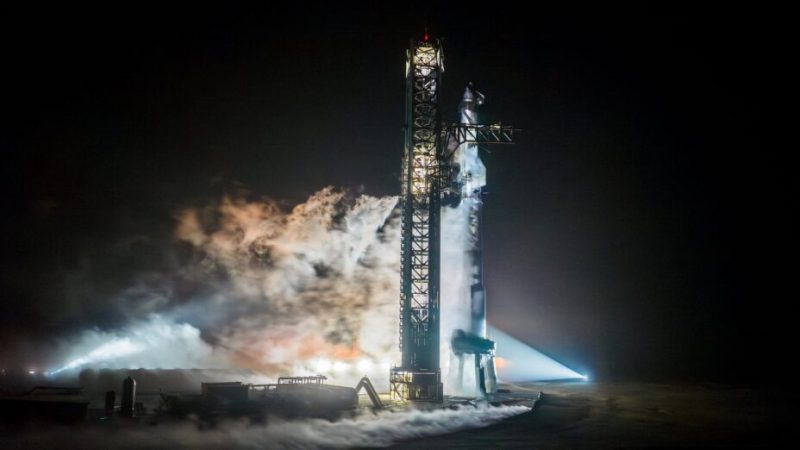 La fusée Starship de SpaceX simule un décollage et stoppe au dernier moment