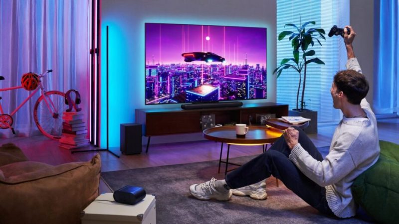 Envie d’un grand TV pour plus d’immersion ? Ce QLED mini Led 65″ est en promo