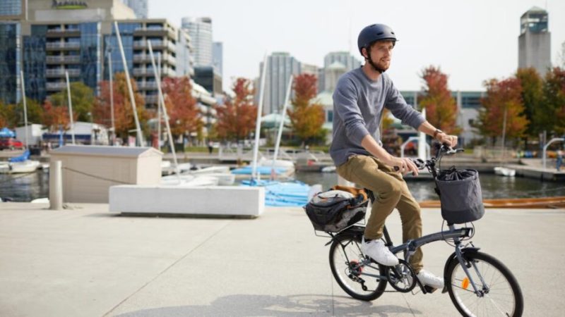 Moteur, maniabilité, système… : comment bien choisir un vélo pliant