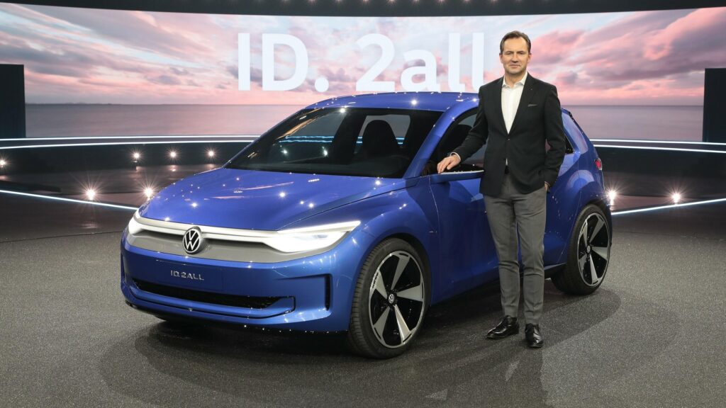 Thomas Schaefer, CEO Volkswagen, avec le concept ID.2all // Source : Volkswagen