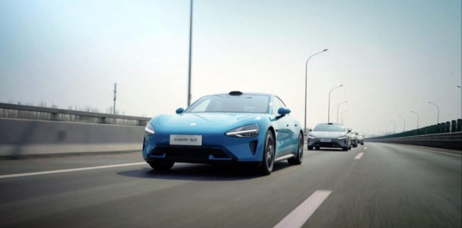 Xiaomi SU7 sur la route // Source : Live Xiaomi