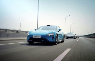 Xiaomi SU7 sur la route // Source : Live Xiaomi