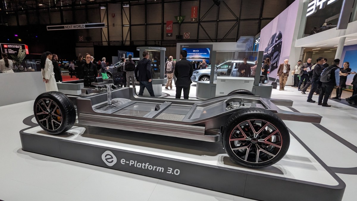 Plateforme BYD avec batterie blade // Source : Raphaelle Baut pour Numerama