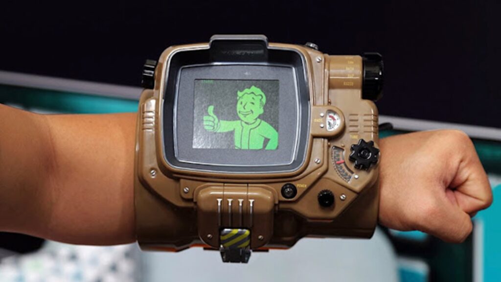 The Pip-Boy from the Fallout 4 collector's edition // Source: Capture YouTube/JEUXACTU