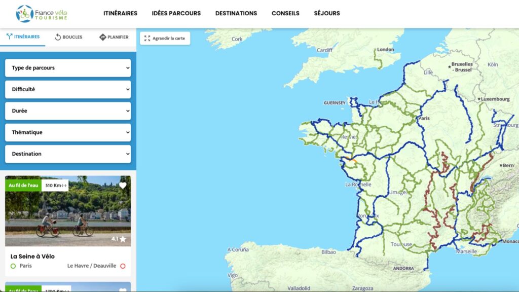 In blue the Eurovélo routes, in green the greenways, cycle routes and national routes, in brown the mountain bike routes.  Empty or almost empty, the Grand Est.