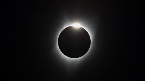 Une éclipse solaire totale. // Source : Canva