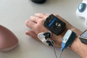 Des capteurs pour mesurer la posture quand on utilise une souris. // Source : Numerama