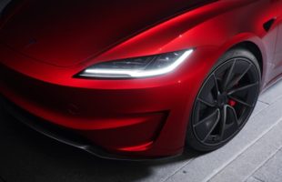 Nouveau bouclier avant et nouvelles jantes // Source : Tesla