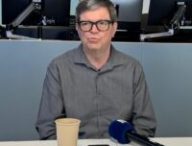 À la fin de sa conférence, Yann Le Cun s'est entretenu avec quelques journalistes. // Source : Numerama