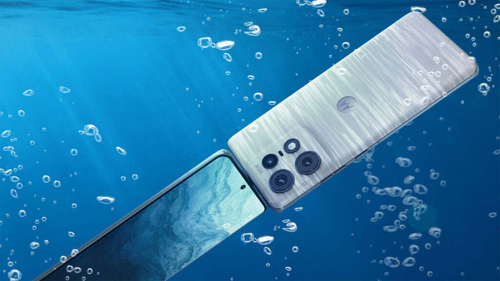 Un smartphone résistant à l'eau avec la norme IP68 // Source : Motorola