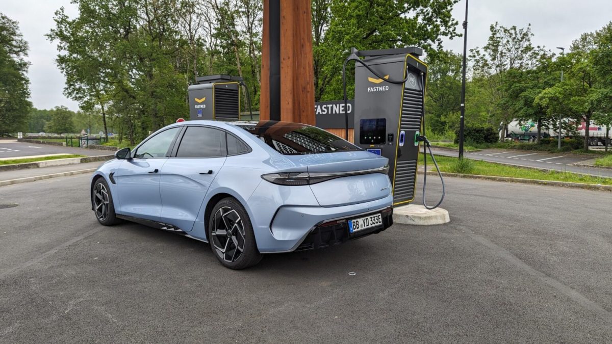 La recharge sur autoroute s'améliore pour les VE // Source : Raphaelle Baut