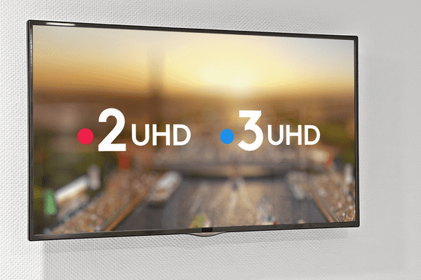 The France 2 UHD and France 3 UHD logos.