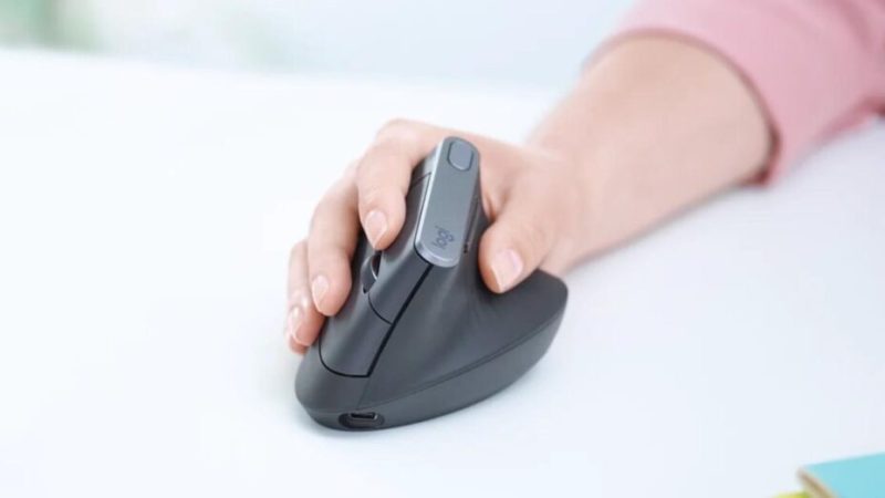 Si vous en avez marre des tendinites, cette souris ergonomique Logitech est en promo