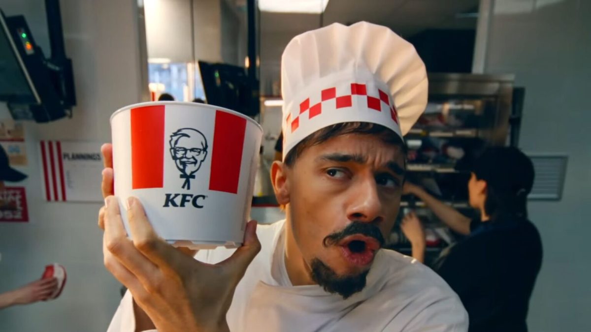 Mister V a lancé un burger chez KFC // Source : KFC / YouTube 