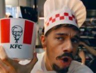 Mister V a lancé un burger chez KFC // Source : KFC / YouTube 