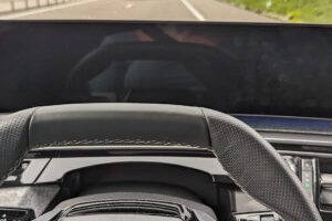 Perte de tous les écrans dans le Peugeot e-3008 // Source : Raphaelle Baut pour Numerama