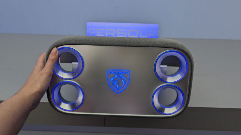 On a vu le futur volant déroutant des Peugeot