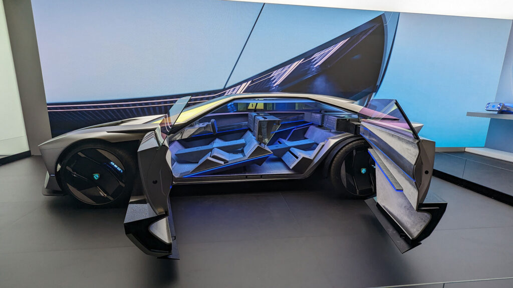 The Inception concept with the Hypersquare steering wheel // Source: Raphaelle Baut