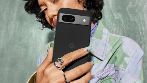 Le Google Pixel 8a dispose d'un design facilement reconnaissable. // Source : Google