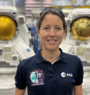 Sophie Adenot à Houston. // Source : Via X @Soph_astro (photo recadrée) Sophie Adenot à Houston. // Source : Via X @Soph_astro (photo recadrée)