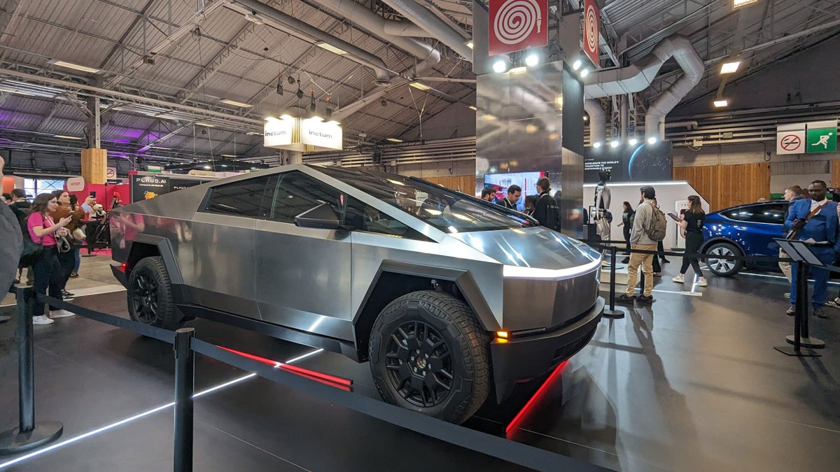 Le Cybertruck est l'attraction du stand Tesla à Vivatech // Source : Raphaelle Baut