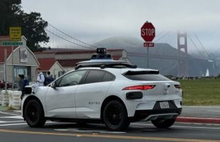 Un taxi robot Waymo à San Francisco
