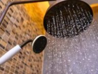 Sous la douche. // Source : Canva