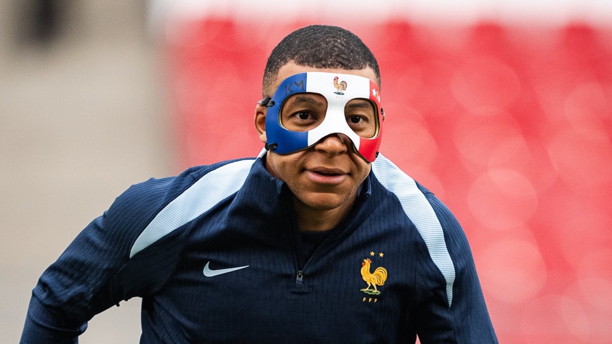 Kylian Mbappé avec son masque // Source : Twitter EDF