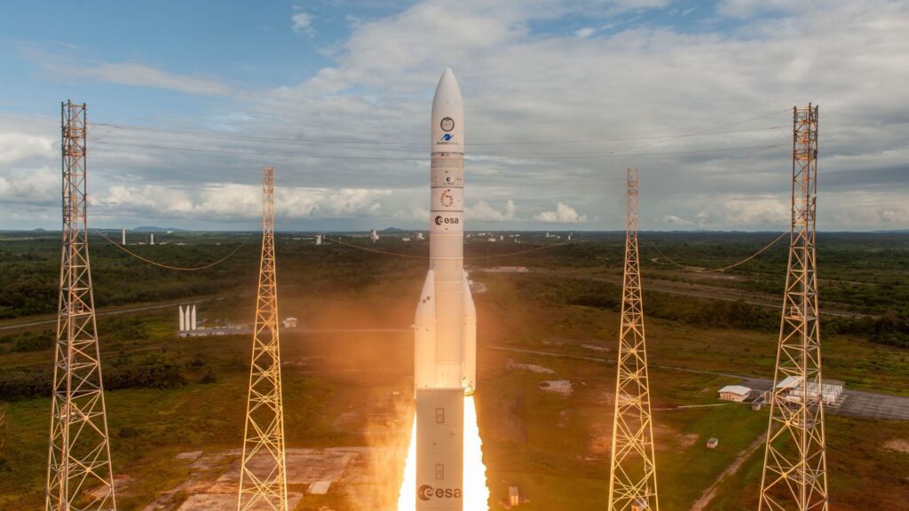 Le décollage d'Ariane 6. // Source : CNES/ESA/Arianespace-ArianeGroup/Optique Vidéo CSG/P Piron, 2024 (photo recadrée)