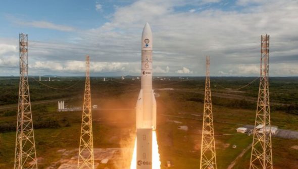 Le décollage d'Ariane 6. // Source : CNES/ESA/Arianespace-ArianeGroup/Optique Vidéo CSG/P Piron, 2024 (photo recadrée)