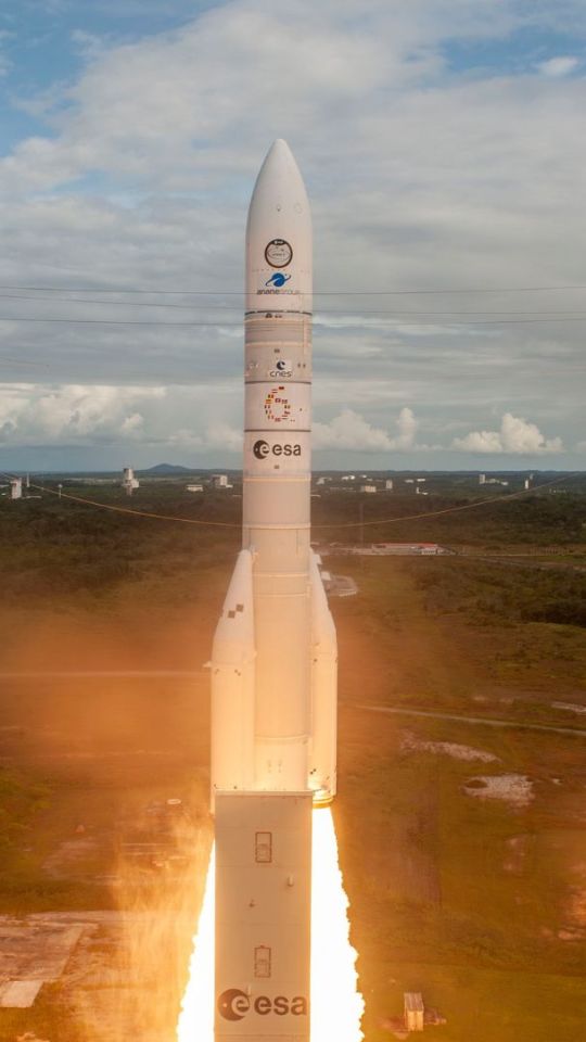 Le décollage d'Ariane 6. // Source : CNES/ESA/Arianespace-ArianeGroup/Optique Vidéo CSG/P Piron, 2024 (photo recadrée)