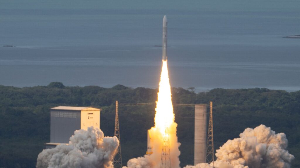 Le décollage d'Ariane 6. // Source : ESA/CORVAJA Stéphane, 2024 (photo recadrée)