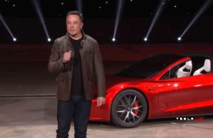 Elon Musk lors de la première apparition du Roadster. // Source : Live Tesla